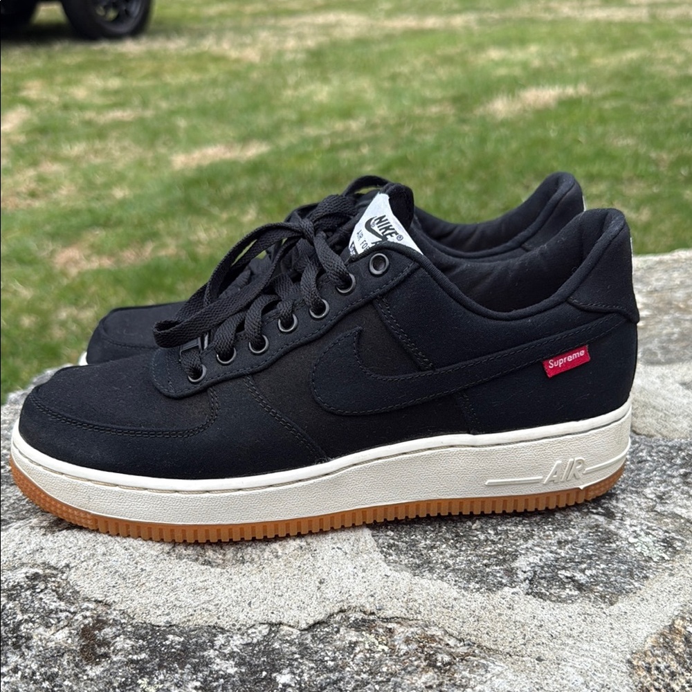 Air Force 1 x Supreme Brand New Sneakers